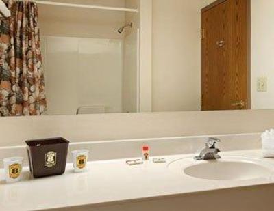 фото отеля Super 8 Motel Sheldon