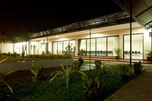 фото отеля Tirta Kencana Hotel & Garden Resto