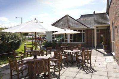 фото отеля Premier Inn Christchurch West