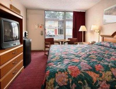фото отеля Super 8 Carlisle/North