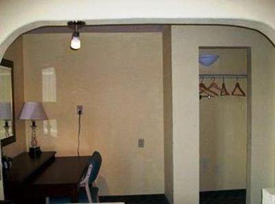 фото отеля Days Inn and Suites Tyler