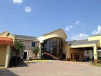 Days Inn and Suites Tyler