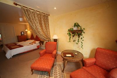 фото отеля Hotel Les Fleurs De Lees Cazaubon