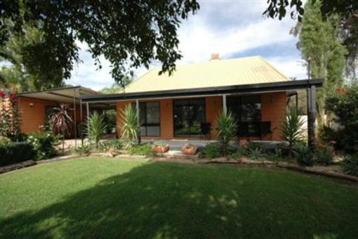 фото отеля 19 On Nixon Fully Self Contained B&B Accommodation Corowa