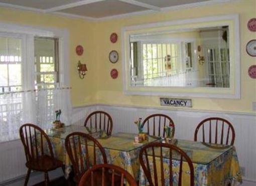 фото отеля Harbour Cottage Inn
