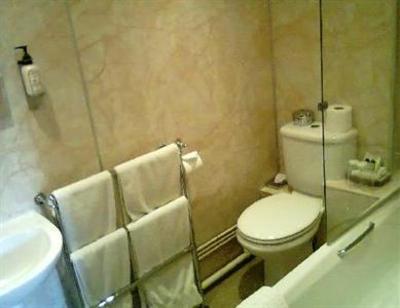 фото отеля Llanwenarth Hotel & Riverside Restaurant