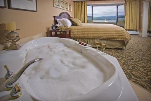 фото отеля Crest Hotel