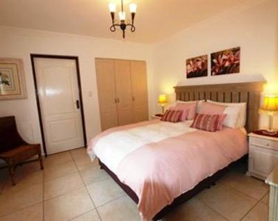 фото отеля Candlewood Lodge