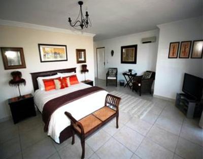 фото отеля Candlewood Lodge