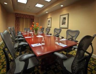 фото отеля Hilton Garden Inn - Macon/Mercer University