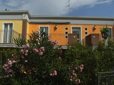 фото отеля Residence Gardazzurro Padenghe sul Garda