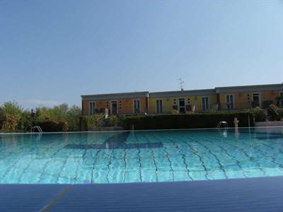 фото отеля Residence Gardazzurro Padenghe sul Garda
