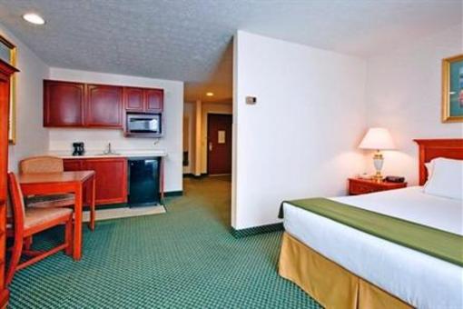 фото отеля Holiday Inn Express Hotel & Suites Cadillac