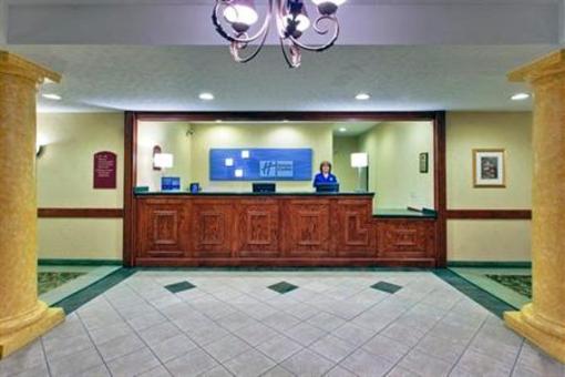 фото отеля Holiday Inn Express Hotel & Suites Cadillac