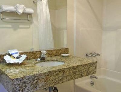 фото отеля Travelodge Santa Monica