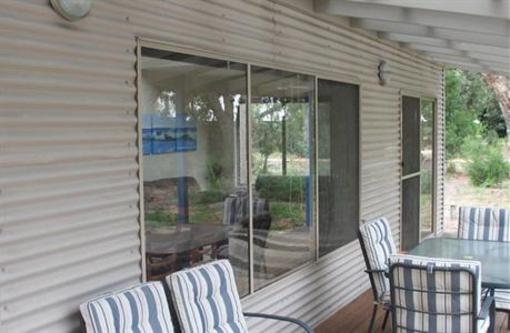фото отеля Waterfront Retreat at Wattle Point