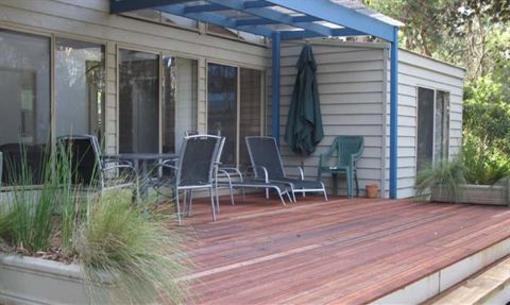фото отеля Waterfront Retreat at Wattle Point