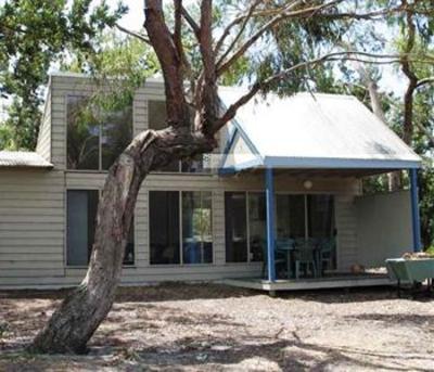 фото отеля Waterfront Retreat at Wattle Point