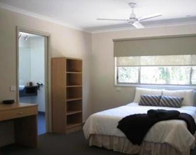 фото отеля Waterfront Retreat at Wattle Point