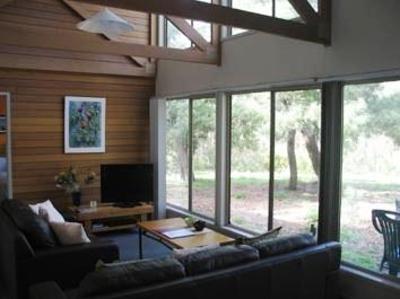 фото отеля Waterfront Retreat at Wattle Point