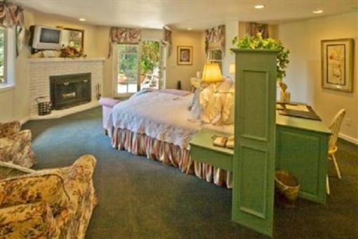 фото отеля Babbling Brook Inn