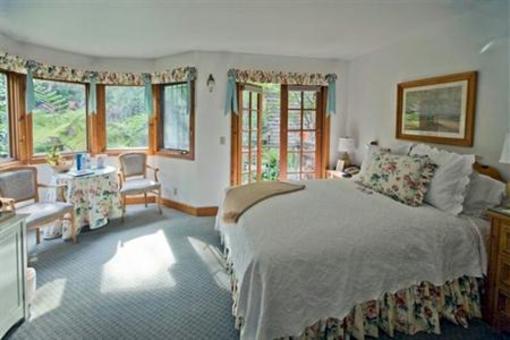 фото отеля Babbling Brook Inn