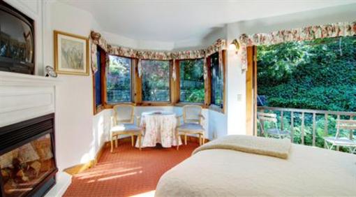 фото отеля Babbling Brook Inn