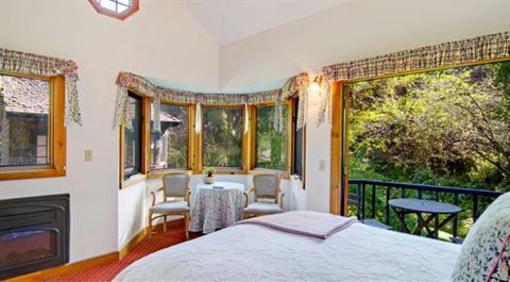 фото отеля Babbling Brook Inn