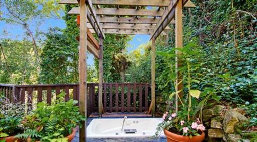 фото отеля Babbling Brook Inn