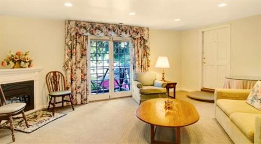 фото отеля Babbling Brook Inn