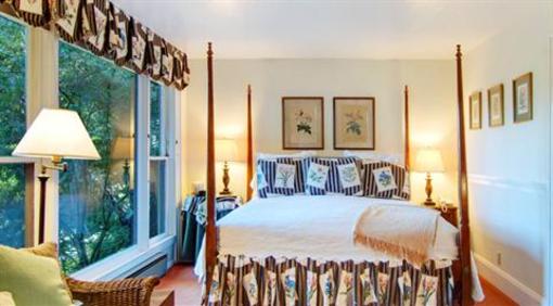 фото отеля Babbling Brook Inn