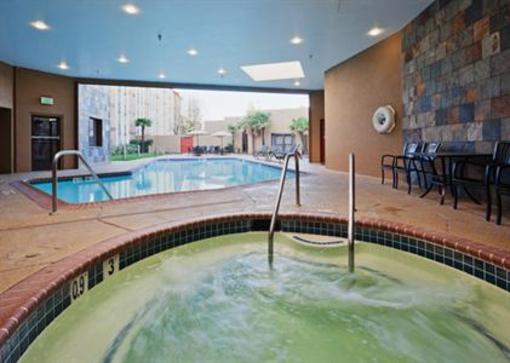 фото отеля Crowne Plaza Sacramento Northeast