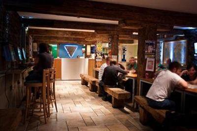 фото отеля Isaacs Hostel