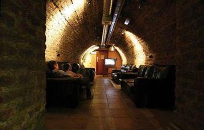 фото отеля Isaacs Hostel