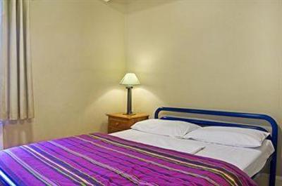 фото отеля Isaacs Hostel