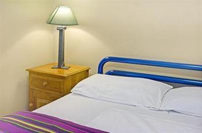 фото отеля Isaacs Hostel
