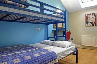 фото отеля Isaacs Hostel