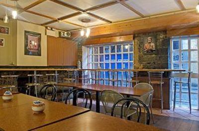 фото отеля Isaacs Hostel