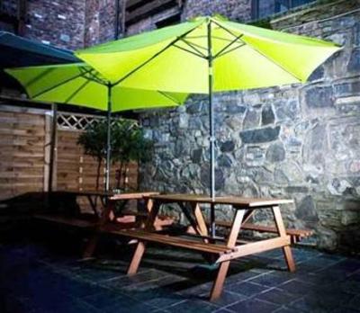 фото отеля Isaacs Hostel
