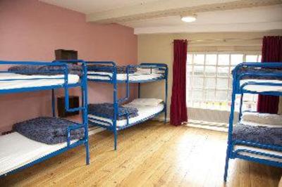 фото отеля Isaacs Hostel