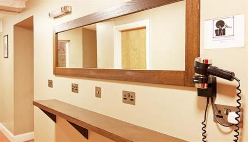 фото отеля Isaacs Hostel