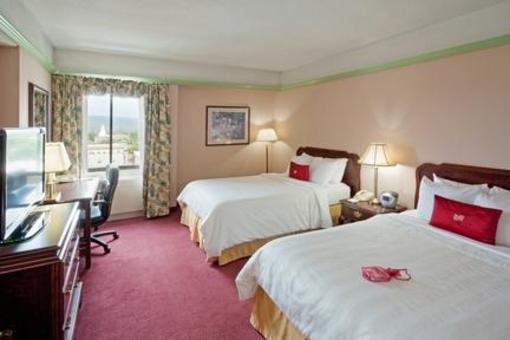 фото отеля Crowne Plaza Hotel Berkshires Pittsfield
