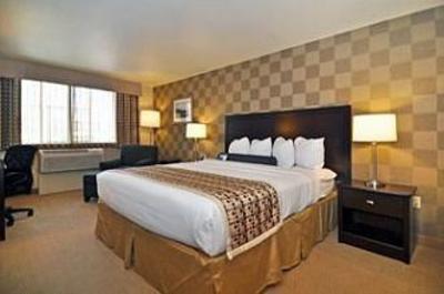 фото отеля BEST WESTERN PLUS Med Park Inn & Suites