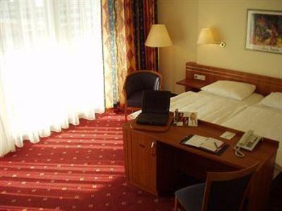 фото отеля Park Inn by Radisson Berlin City West