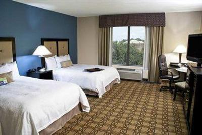 фото отеля Hampton Inn and Suites Charlotte Airport