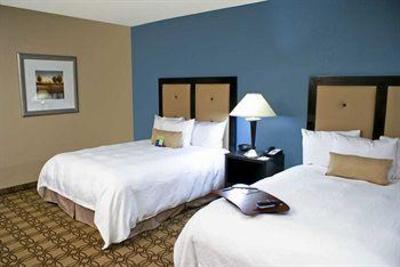 фото отеля Hampton Inn and Suites Charlotte Airport