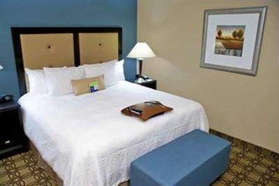 фото отеля Hampton Inn and Suites Charlotte Airport