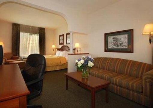 фото отеля Comfort Suites Saint Charles (Missouri)