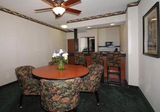 фото отеля Comfort Suites Saint Charles (Missouri)