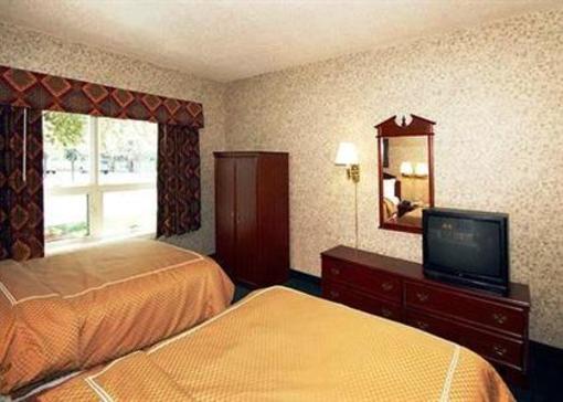 фото отеля Clarion Suites Central